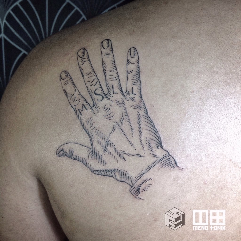 menotonik's tweet photo. Get my back!
#HandTattoo #SuperflyTattooMx #Hand #Tattoo #BlackWork #BlackWorkTattoo #Tatuaje https://t.co/J3oi3kUWh8