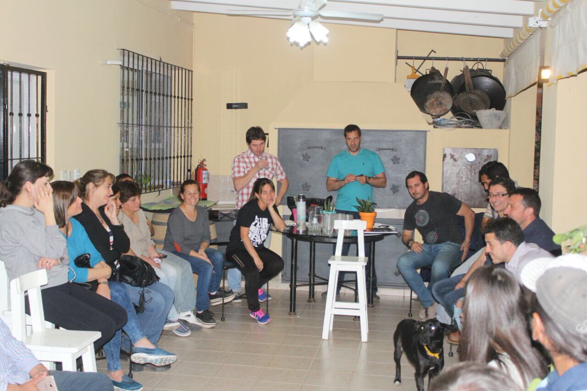 MatiasAssennato's tweet photo. Con @carlosmorello conversando con vecinos de Barrio Grand Bourg. Vamos a trabajar juntos! 😉 https://t.co/SHvKk5MCj8