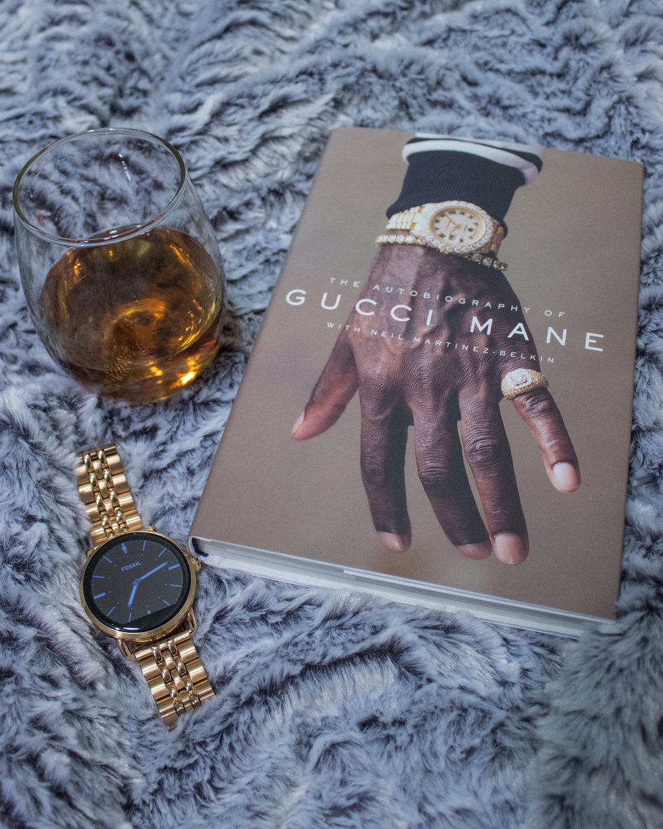 Time to read #TheAutobiographyOfGucciMane. ❄️@gucci1017