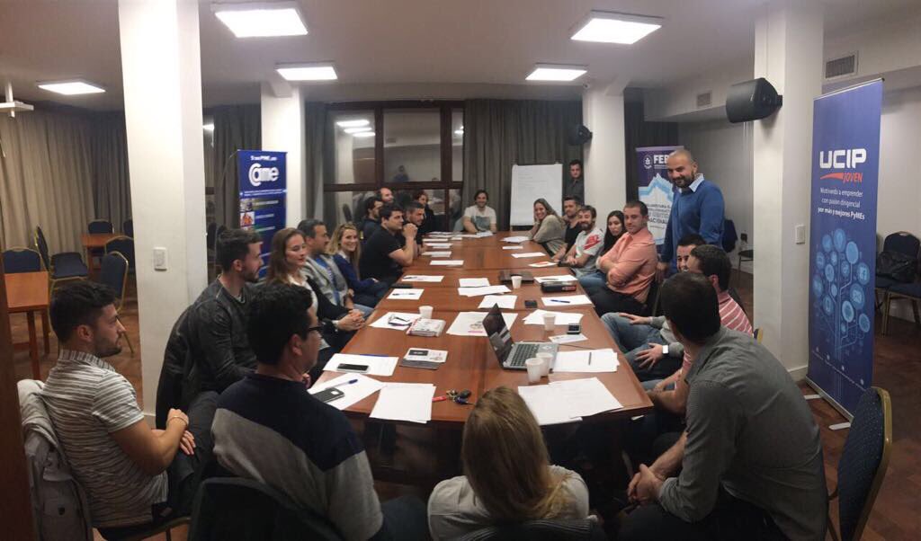 bergmatiasok's tweet photo. En el Día del Joven Empresario el equipo de @comjovenucip además de representantes en Bs.As lo festejo con gestión #SolucionesPyme orgullo! https://t.co/YMy8v8nkLY
