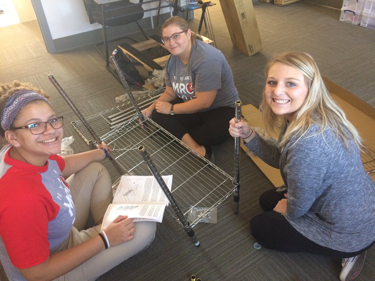 SaraMoonstone's tweet photo. Loved helping out the middle school kids today! Only @MaryvilleU cancels classes so students can go serve the community! 😊#MRO17 https://t.co/68iNkc0BRH