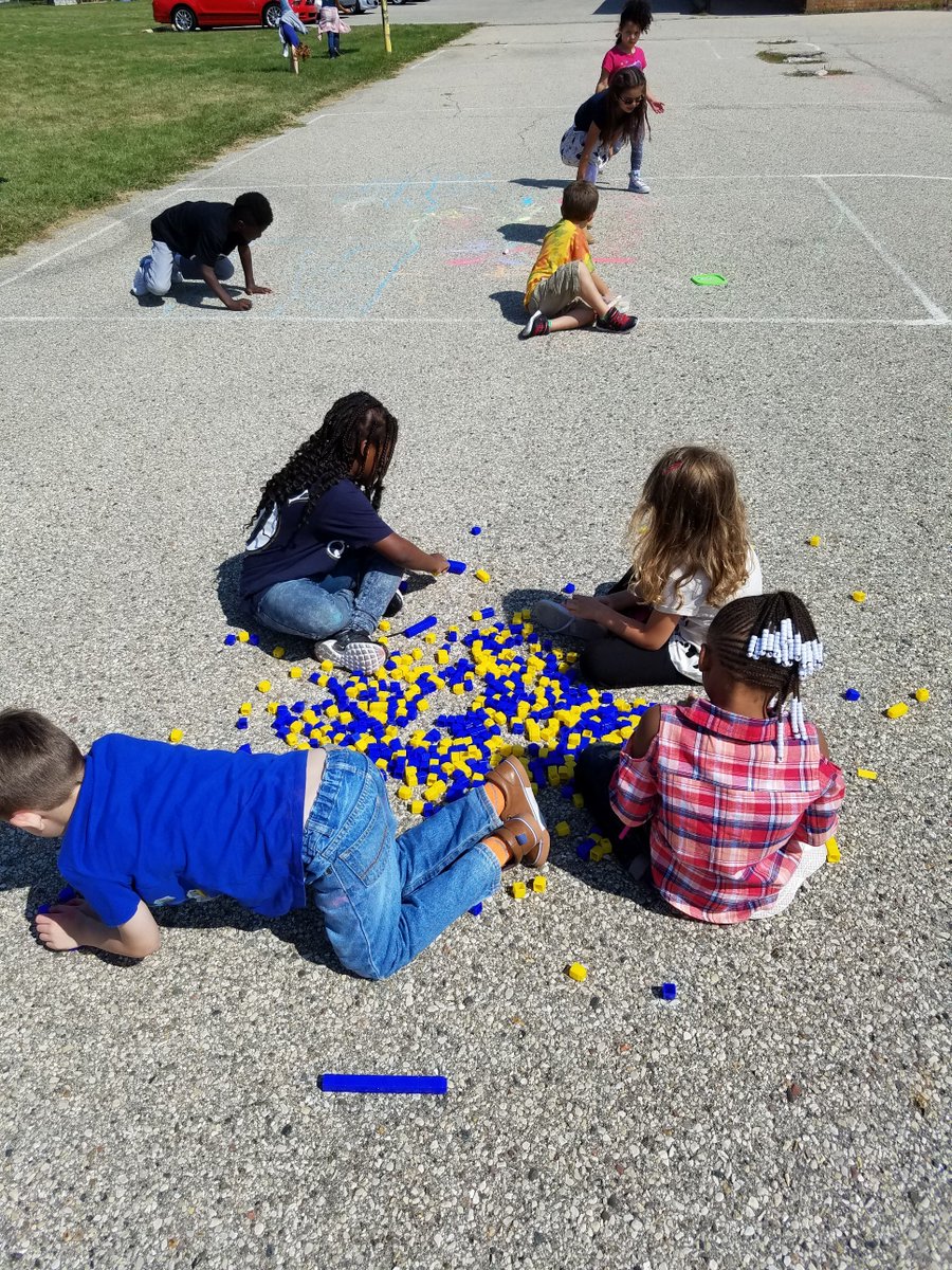 FullersKiddos's tweet photo. Working out Number Sense with math centers outside!!! Chalk numbers, groups of 10 to 100, hop counting, number name match-up! #gogrewenow https://t.co/sdKOX8jUqS