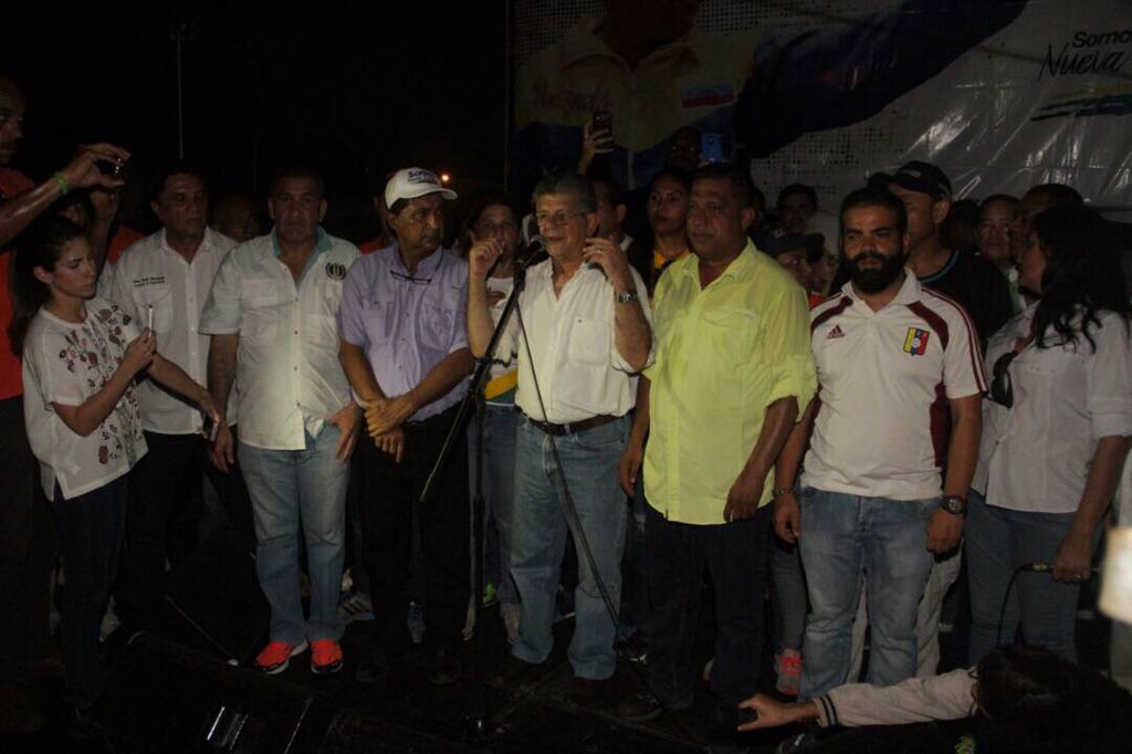 alfreditodiaz's tweet photo. #NvaEsparta hoy recibimos a @Hramosallup en una asamblea de ciudadanos en Tubores/PUNTA DE PIEDRA. Oír a este.... https://t.co/glr00sKU9o https://t.co/K09e5zsPV2