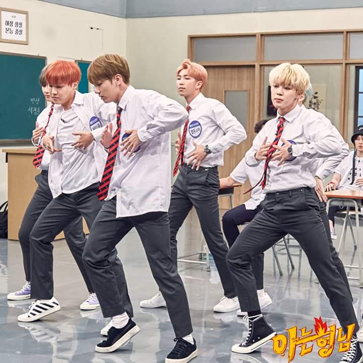 BTS_ARMY's tweet photo. [jtbcbros/FB] 아는형님 #방탄소년단 편
0923 토요일 저녁 8시 50분
#BTS 

@BTS_twt @bts_bighit https://t.co/caYIt921RB
