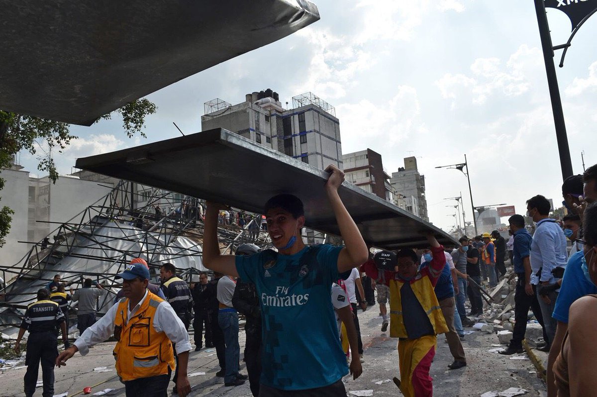louarey's tweet photo. Esto es México, sin partidos ni colores, sin ismos dividiéndonos. https://t.co/KZI7WryjIV