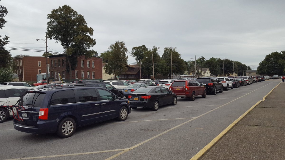 web628's tweet photo. Packing them into parking lot (kudos to CSEA Security!), overflow to the balcony= 1 successful Open House!! #doingitwithlove #tnbksitnecsd https://t.co/tNK7ukYeKh