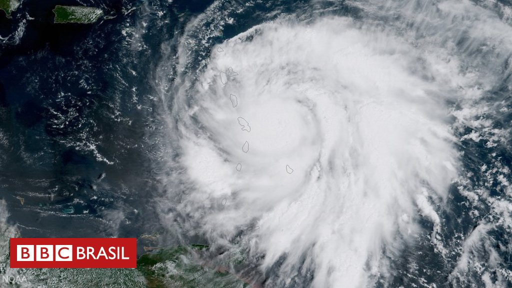 bbcbrasil's tweet photo. 'Os ventos são impiedosos!': primeiro-ministro de ilha caribenha relata avanço de furacão Maria https://t.co/8Eri9iEL4W https://t.co/stFIvoAqqp