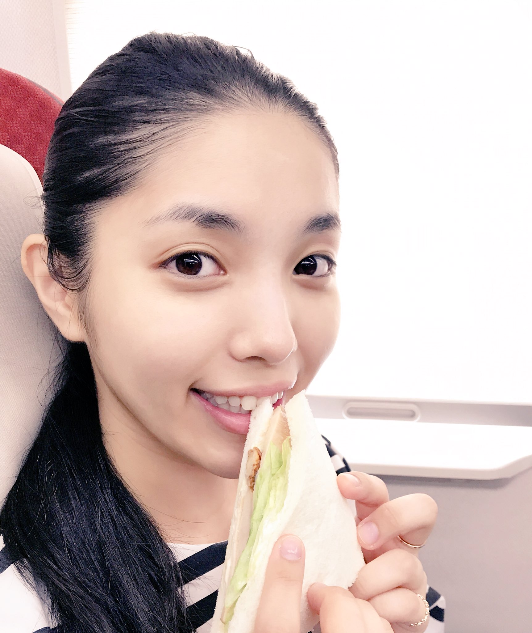 アカウント移行 城 南海 Staff Official お休み期間終了 本日は富山県民小劇場でコンサートです チケットは完売 残念ながら当日券は無いそうです 新幹線内ですっぴんの南海ちゃんを激写 元気に富山に向かってます T Co Jbl3lsdm1t Twitter