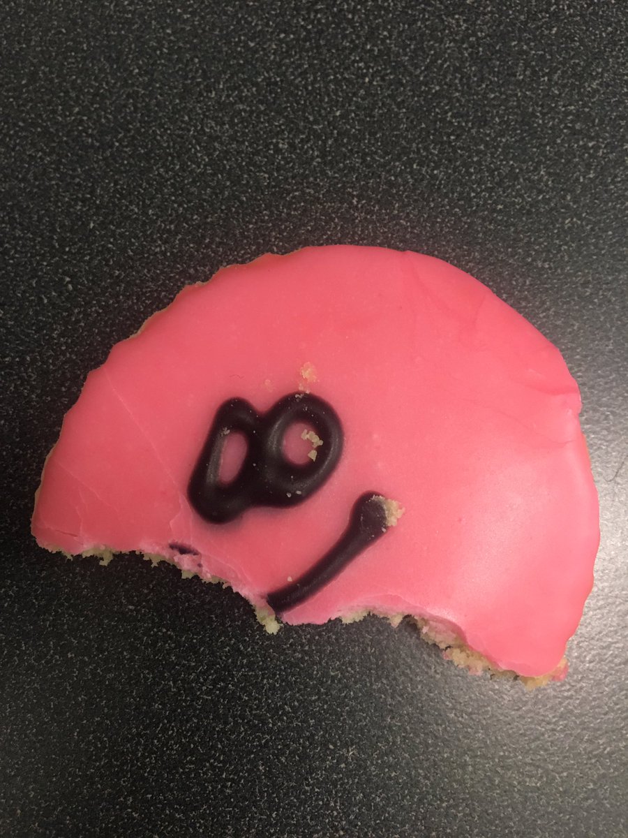 sj_becker's tweet photo. Someone ate half my cookie can you return it for me plz. This is unacceptable 🙄 @Vee_RM @MatthiasLazuk @SY_Roadtrip @azcrackle ✌🏼😂😍 https://t.co/6TKYObyX8Y