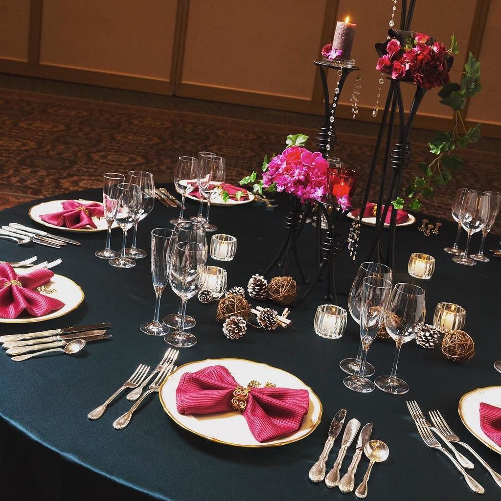 盛岡グランドホテル クリスマス テーブルコーディネート レッド グリーンで上品な雰囲気に Wedding Bridal Weddingphoto ウェディング ブライダル ウェディングフォト ウェディングドレス 花嫁 プレ花嫁 T Co K0xki8dsil T Co