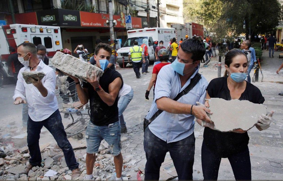 PabloYManuelOff's tweet photo. Hoy más que nunca hay que unirnos para ayudar a nuestros hermanos afectados. Por favor si en su ciudad están recaudando víveres vayan... https://t.co/7BNLfmHSWS