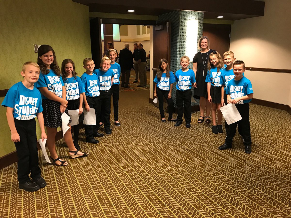 sps_disney's tweet photo. Disney STUCO kids were perfect escorts @ the Spfld. Sports Hall of Fame this evening-a special evening that raises funds for youth sports. https://t.co/Ct7xxHWE4A
