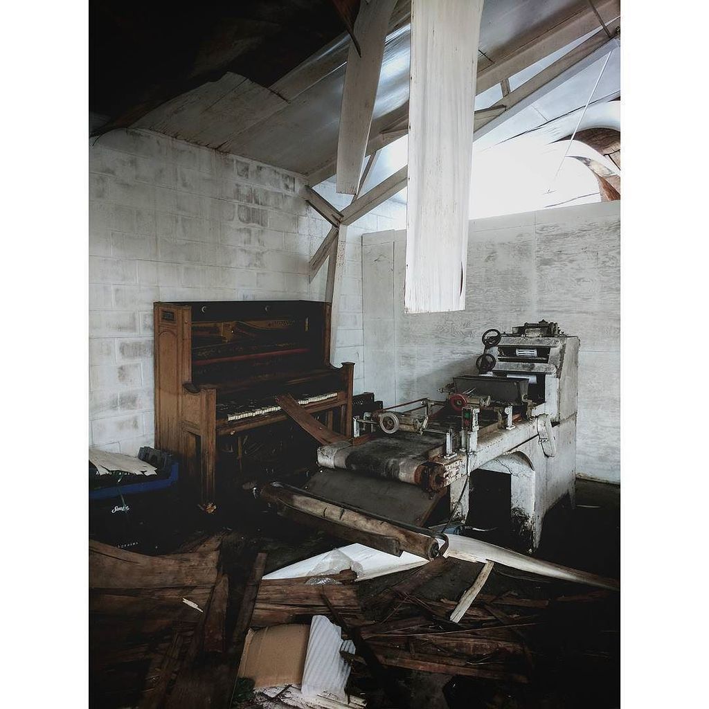 JackSamuelWinks's tweet photo. The Dark Center of the Universe
.
.
.
.
.
#abandoned #piano #urbex #urbanexploration #california #sacramento #ofth… https://t.co/2fEEmQ3xKN https://t.co/7OaPaz8SUC