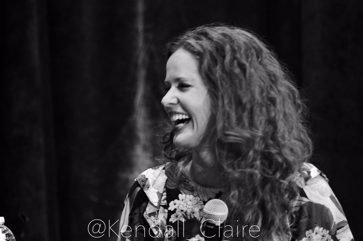 Kendall_Claire's tweet photo. Most beautiful sisters on the planet.❤️💚 #OUATSF  @LanaParrilla @bexmader https://t.co/7P2tLjBrIr