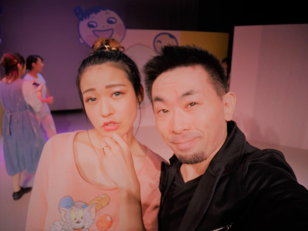 松本 麻実 つまみ Twitter પર 演出家であり西園寺夫役の小坂さん 約2ヶ月ひとりで稽古していたのは不安でたくさん悩んだけど たくさんの人に支えてもらい 楽しみながら演じることができました 嬉しい感想もたくさんもらい お客様から好評だった西園寺 夫婦