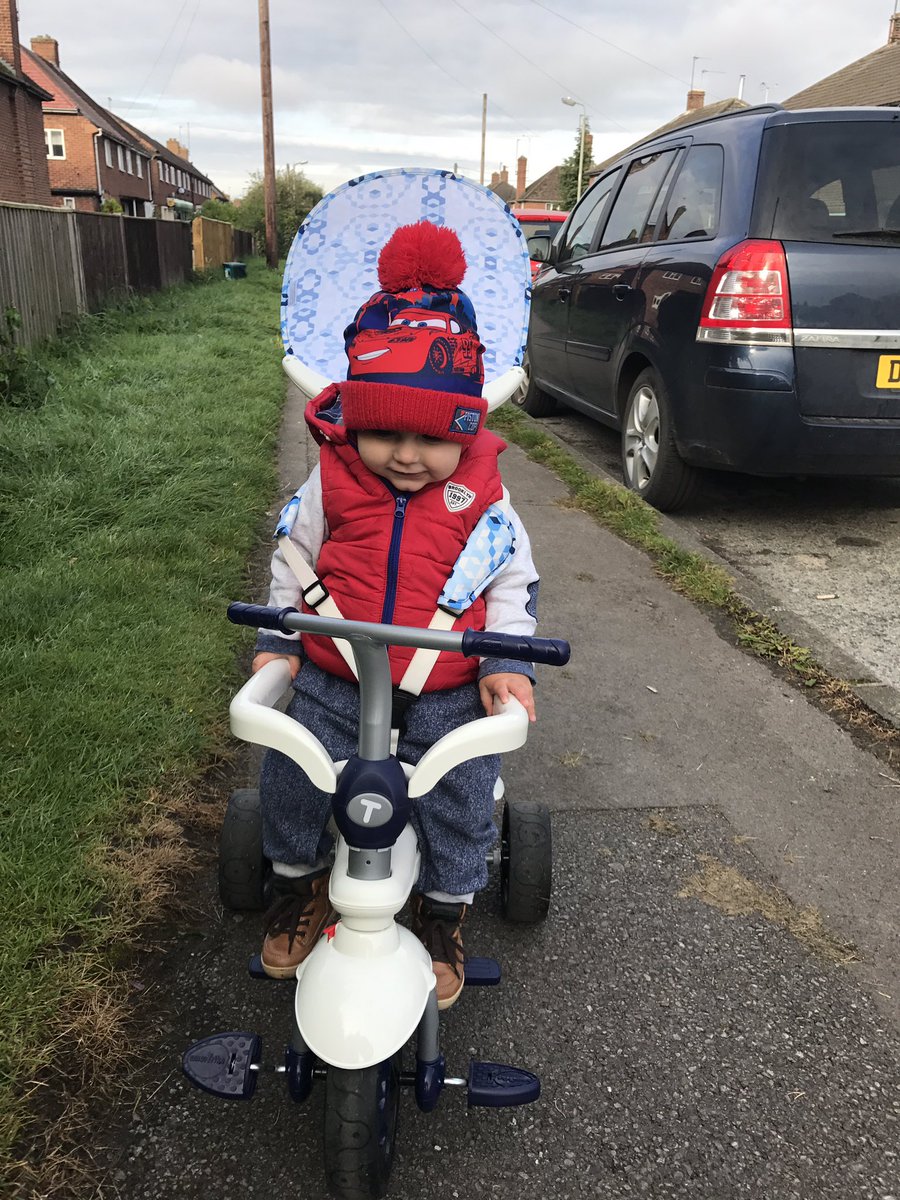 kjackson1993's tweet photo. This boy is so yummy 💙😍School drop of done 🙌 now home time for this sick and tired mummy 😢😫#smarttrike #helovesit #mybabyboy 💙💙 https://t.co/edoffWP2g9