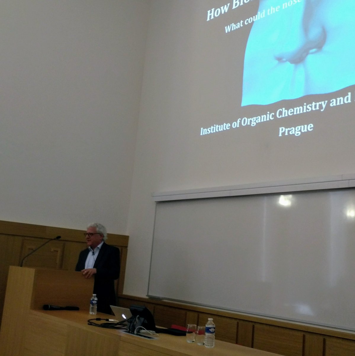 IOCBPrague's tweet image. Excelent Prof. Stuart Firestein right now at #IOCBPrague with #InvitedLecture How Biology Perceives Chemistry. @Columbia