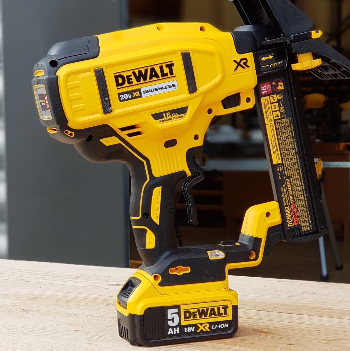 Toolstop On Twitter First Look At Dewalt S New 18 Gauge Floor