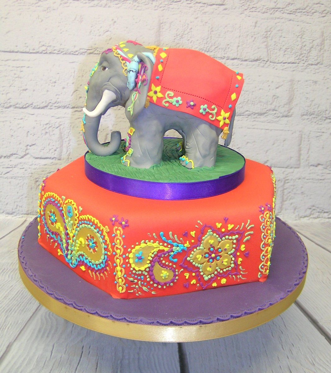 wackycakes's tweet photo. Indian inspired Elephant cake, lots of piping. The Elephant is made from rice crispy treats and modelling sugar. Loved making him. https://t.co/KM09CepT31