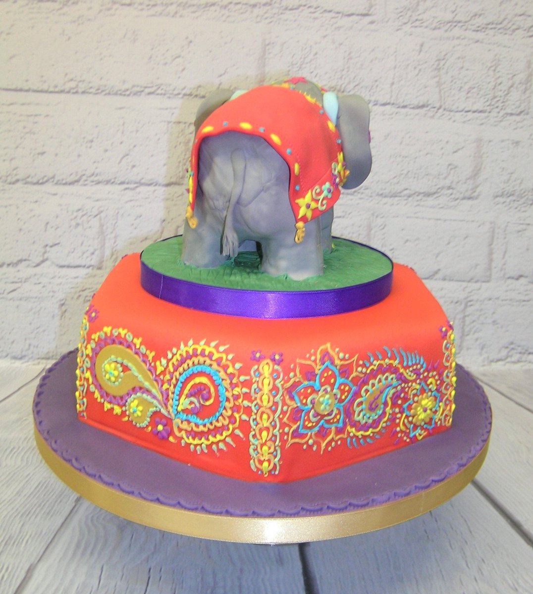 wackycakes's tweet photo. Indian inspired Elephant cake, lots of piping. The Elephant is made from rice crispy treats and modelling sugar. Loved making him. https://t.co/KM09CepT31