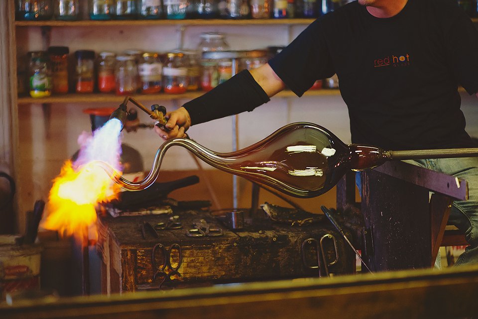 SpiceRoutePaarl's tweet photo. Visit #RedHotGlass at @SpiceRoutePaarl, a world-class Venetian style glassblowing studio #glassart #spiceroutexplorer #paarl #winelands https://t.co/Y5BeQwILJg