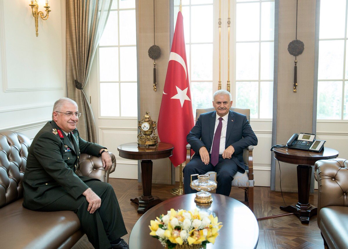 Başbakan Yıldırım, Kara Kuvvetleri Komutanı Orgeneral Yaşar Güler'i Çankaya Köşkü'nde kabul etti.
