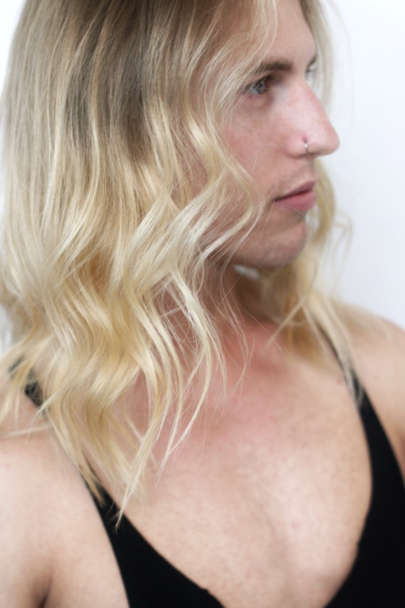 LOVING this colour done by the talented JES CORRINNE 🙌🏼 #lorealpro #lorealcanada #brushsalonyvr