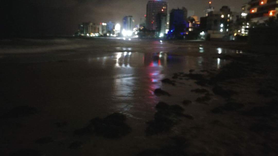 PRODRedDoc's tweet image. you know its going down when the beach suddenly goes wayy backk... lol oh boy