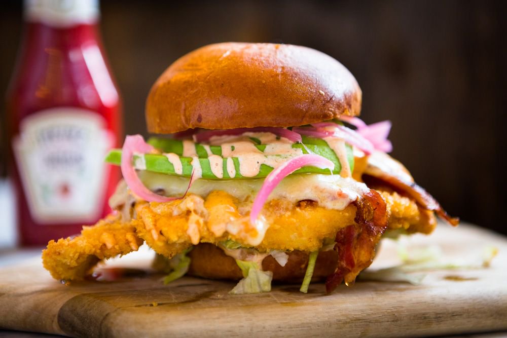 Feast your eyes on this.. Our Chicken Schnitzel Burger 🍔
Only £7.95 on Whetstone's Express Lunch Menu, that's with a drink and fries too!