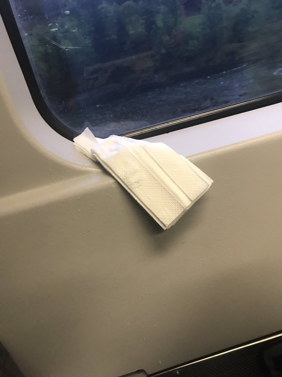 Kanskje på tide med nye togsett NSB? Vannet renner inn #nsb