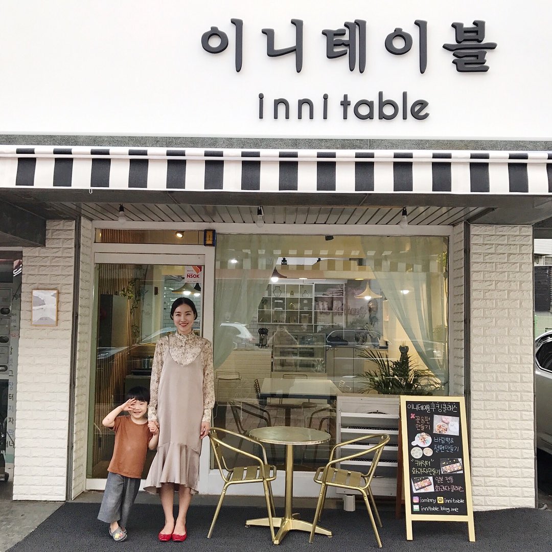 TheBurrow_home's tweet photo. วั้ยอะไรจะน่ารักขนาดนั้น ต๊อกหร่อยๆ ไอเดียเก๋ๆ จากร้าน inni table นางขายในไอจีนะ หรือจะไปที่ร้านก็ได้ แต่จะไกลจากโซลไปนิสไปแถวอันยางก็จัดเลย https://t.co/Q2lZ9db1iF