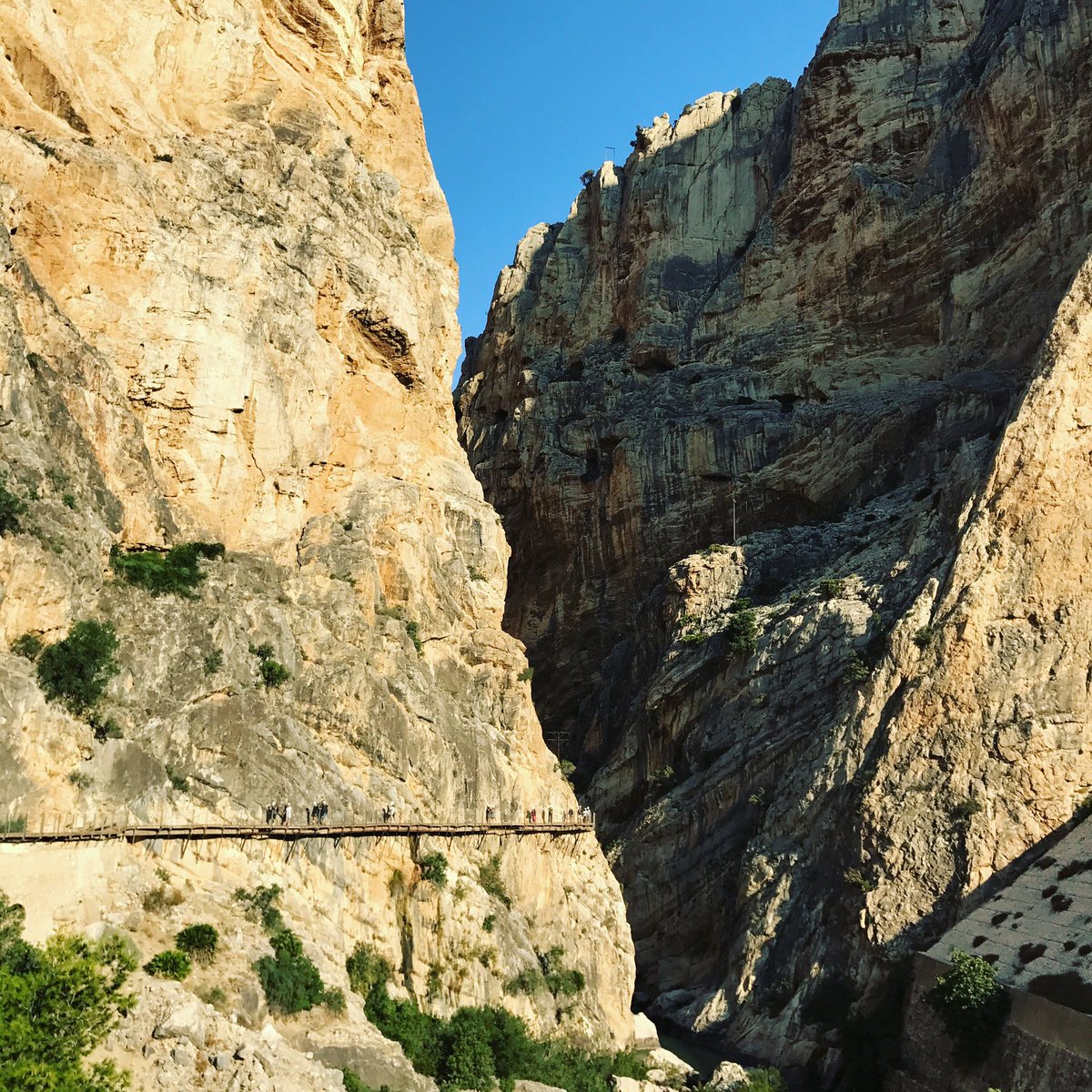 _toby_williams's tweet photo. Little hike through the mountains... #caminitodelrey #hiking #españa #Andalucía #sunsouthikesout https://t.co/byyG1i7xAa