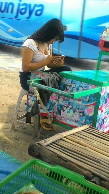 Viral Ini Foto2 Gadis Ayu Penjual Es Tebu  Mojokerto yang 