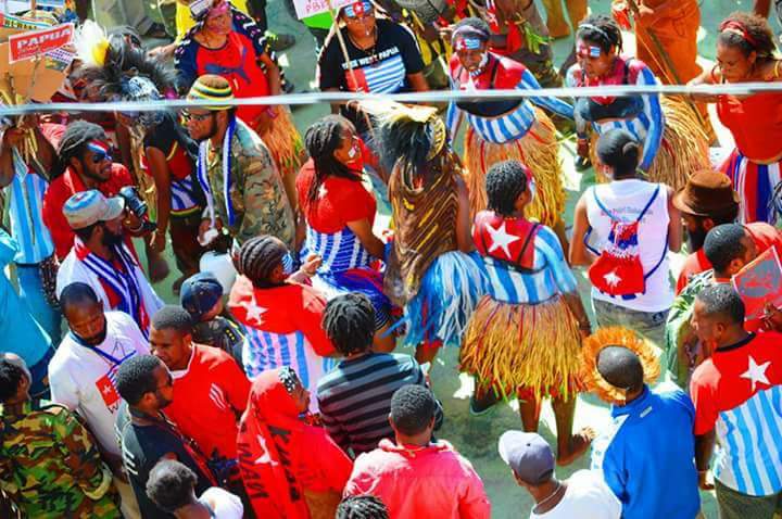 FreeWestPapua's tweet photo. We come together as #OnePeople for a #FreeWestPapua. Sign &amp; Share the petition here: https://t.co/DoTRDsnnko #BackTheSwim #LetWestPapuaVote https://t.co/Hq6lBsH8Ui