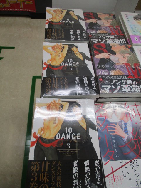 アニメイト名古屋 書籍新刊情報 本日 講談社より 10dance 3巻 が発売致しました 大人の競技ダンス ドラマ 孤高のスタンダードダンサーと天才ラテンダンサー 交わることのない二人が１０ダンス競技に挑む この二人どうなるナゴ 是非1 2巻も併せ