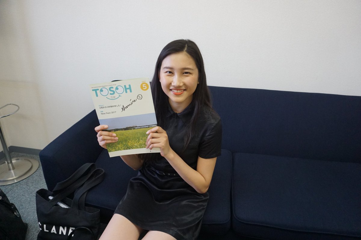 東ソー株式会社 No Twitter Cmに出演中の星野すみれさんが東ソー本社に遊びに来てくれました サインや記念撮影にも笑顔でご対応いただき すっごく素敵な方ですね ありがとうございました 星野すみれ さん 東ソー モデル サトルジャパン Tvcm