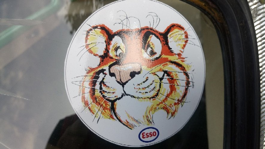 CarterCashAuto's tweet image. Une Simca P60 de 1960 en visite au magasin de Villeneuve D'Ascq #simca #simcap60