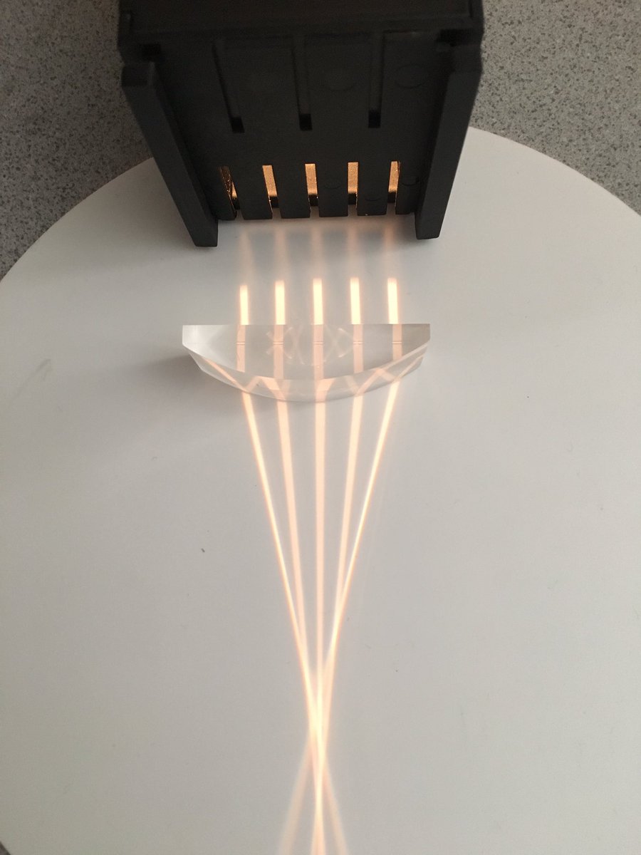 Det blir alltid lite av wow-känsla när man ser att teori och verklighet överensstämmer #lidskol #fysik #optik #lärarvardag #källängen