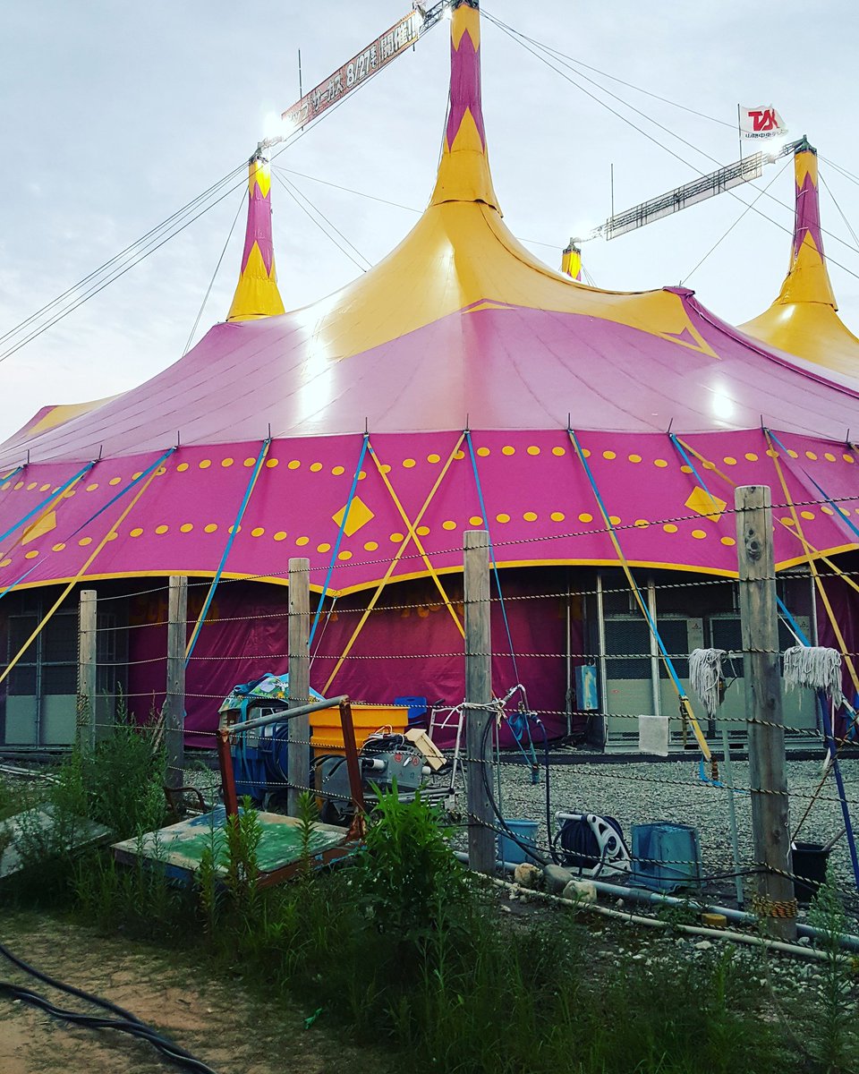 TrapezeartsWebb's tweet photo. Pop circus Japan! https://t.co/9vmfQbhsHu