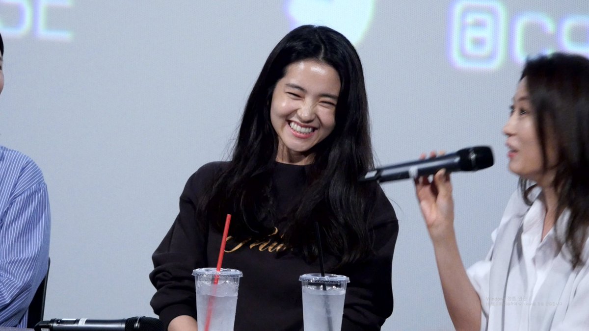 #문소리 #김태리 영화 #여배우는오늘도 #시네마톡 #관객과의대화 #GV _ #용산CGV 4관 #헤라관 FUll직캠 https://youtube.com/watch?v=Xy2fDDMJgIk&t=25s…Translate post