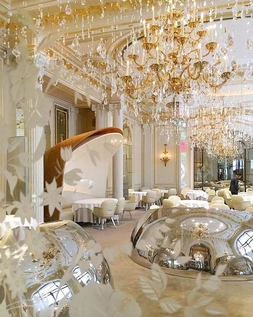 Plaza_Athenee's tweet photo. Did you know that every morning our breakfast is served in that sumptuous room made with 10000 crystals? ✨ Photo courtesy by @smintz_ #DCmo… https://t.co/5sunBH6h7c
