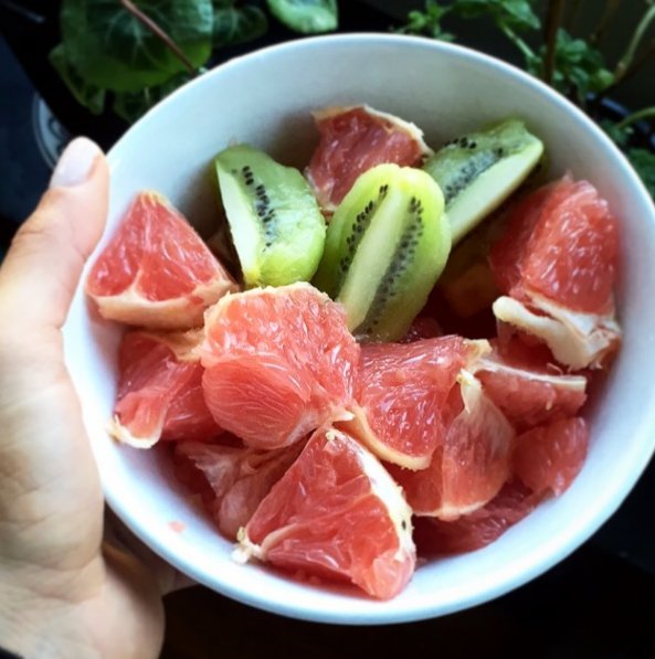 myEatFit's tweet photo. Sugar talk!! Grapefruit: Carbs 24g  (16g Sugar) #Sugar is not the enemy, but... #nutrition #healthyeating https://t.co/UEjdnsfmB5 https://t.co/lQRdwG8DiC