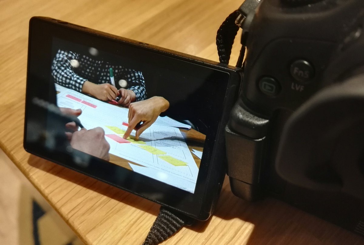 #palvelumuotoilu'n #workshop on käynnissä ja ajatuksissa nyt #asiakasryhmä't päällimmäisenä. Yhdeksän casea, lähes 60 osallistujaa.