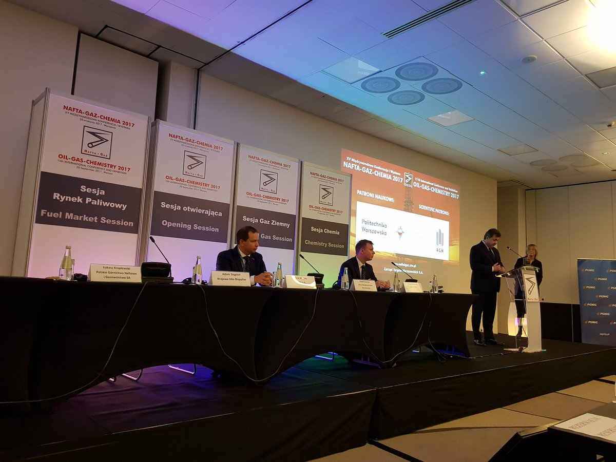 wjakobik's tweet photo. Vce @MinEnergii Tobiszowski na #NGCH2017 - 'Rząd RP wybiera drogę dywersyfikacji i walki z szarą strefą. Działa skutecznie' https://t.co/FxysGb44Yt