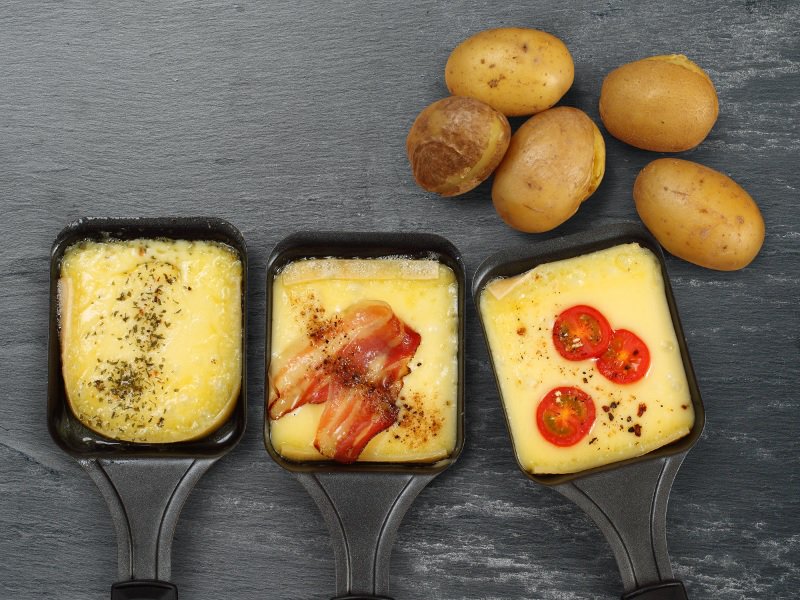 rahmenprogramme's tweet photo. : #rahmenprogramme - Das Höhlenraclette - Ein aussergewöhnliches Ambiente. Tauchen Sie ein die unterirdische Welt der Höhlen. #Raclette https://t.co/pTM7IsO9zE