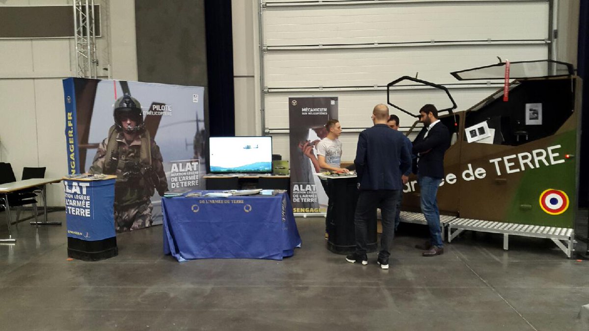 AvignonAirshow's tweet photo. @armeedeterre vous attend pour répondre à vos questions dans le Hall C du parc des expositions !
#AvignonAirshow2017 #avignon #armee https://t.co/EtsqdaQHqV