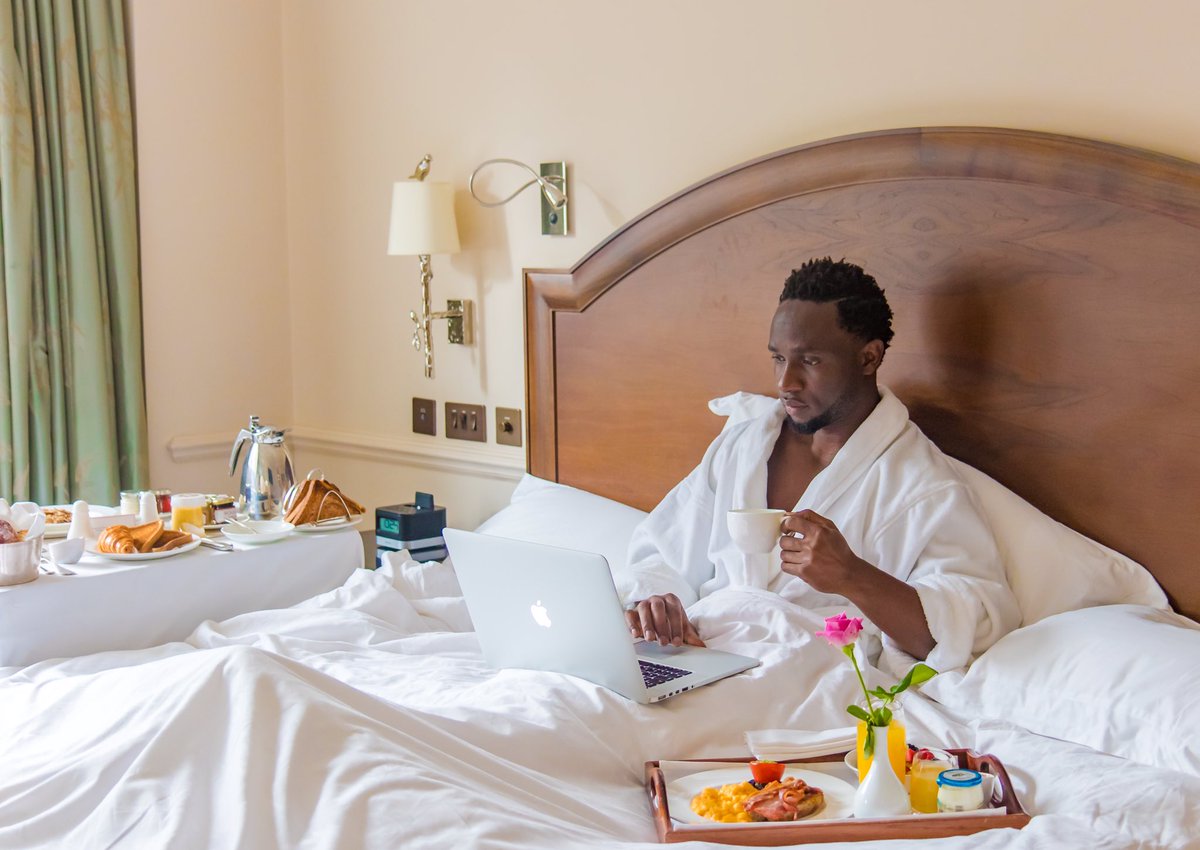 I could seriously get used to this! Good morning! <a href="/Langham_London/">The Langham, London</a> #ANightAtTheLangham #Langhamlondon #breakfast #food #classy #cutsforhim