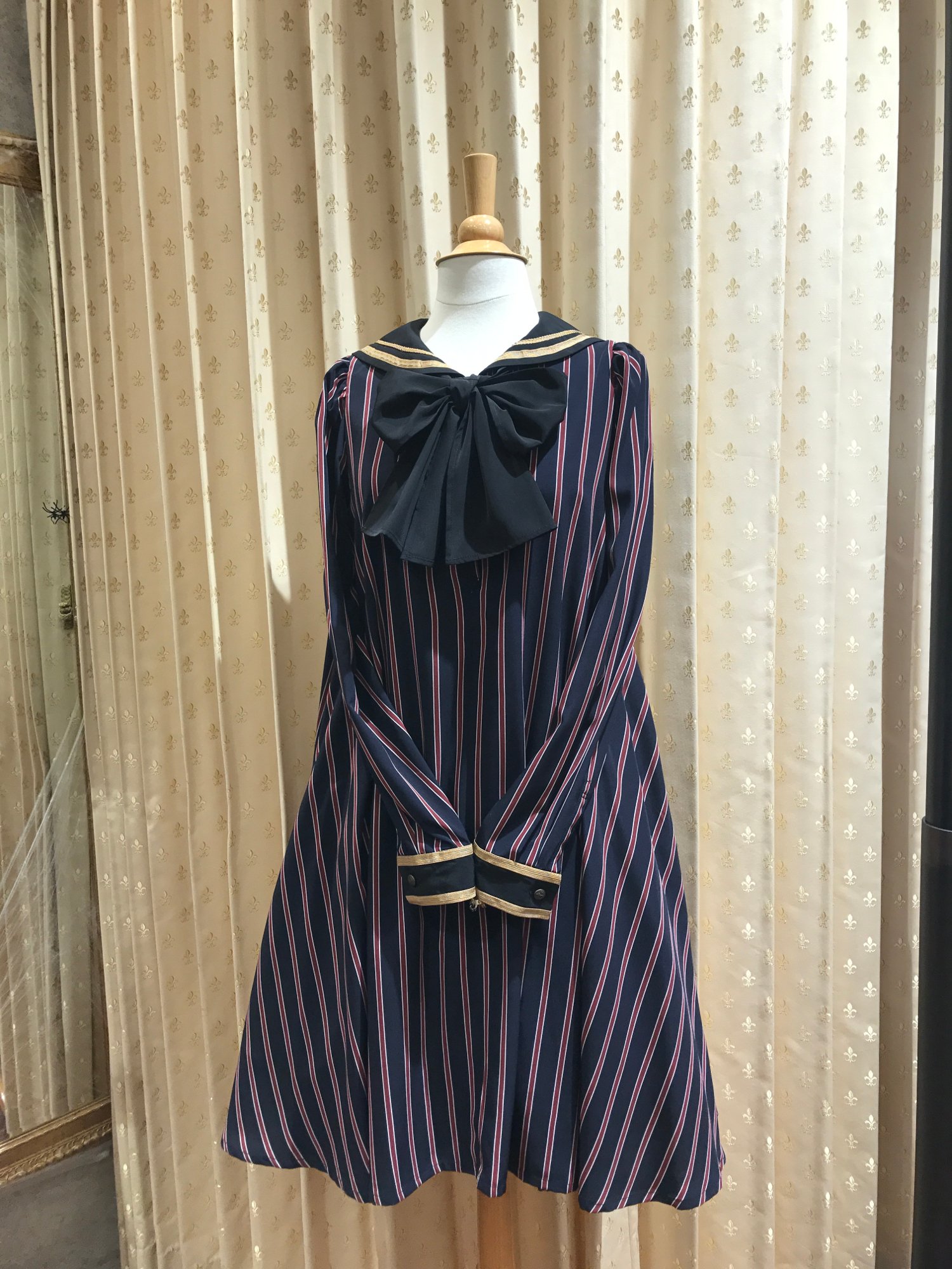 Twitter 上的 Excentrique 新宿店情報 新作 レジメンタルセーラーワンピース と シフォンのコルセットスカート が入荷しました 深く上品なレジメンタルとバレエのチュチュのようなスカートとコルセットのセットアップ T Co 1bwi0kgdvy T