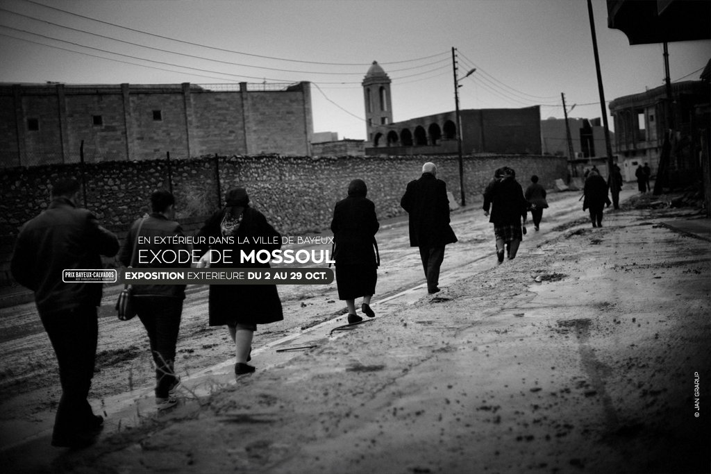 Oct. 2sd – 29th, outside in Bayeux’s streets > The exhibit "Mosul exodus" by  <a href="/jangrarup/">jan grarup</a> prixbayeux.org/class/jan-grar… #PBC2017 #Photoreporter