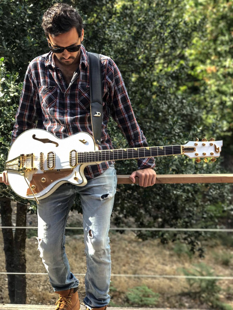 Great shot for our longtime french distribution partner Fred's Guitar Parts. Thanks very much to Brice for sharing! #Duesenberg